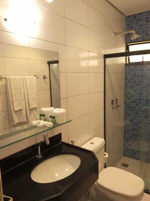 Douche, serviettes fournies