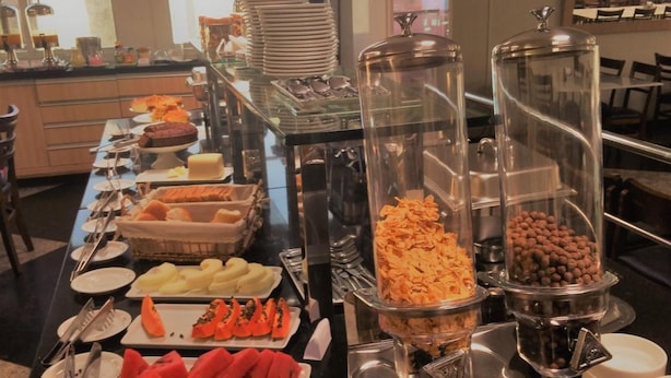 A buffet with various food options including fruits, cereals, and desserts. - Hotel Rio Parnaiba (Floriano)