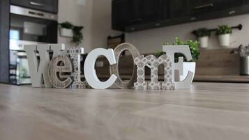 3 slaapkamers, geluiddichte muren, een strijkplank/strijkijzer, wifi