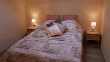 3 slaapkamers, geluiddichte muren, een strijkplank/strijkijzer, wifi