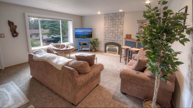 Living room - Rim Trail and Relax (Stateline)