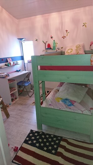 2 bedrooms, iron/ironing board, travel crib, WiFi - The "hut": tourism and relaxation in the countryside (Thénac)