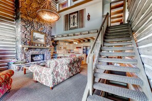 Condo, 3 Bedrooms | Living room