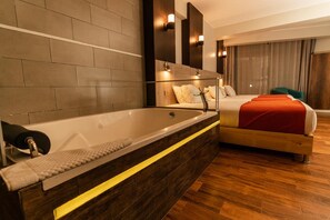 Doppelzimmer | Zimmersafe, Schreibtisch, kostenloses WLAN, Bettwäsche