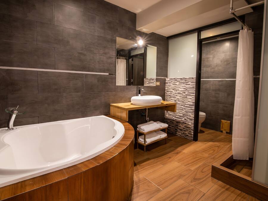 Shower, towels