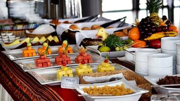 A buffet with various food items and a sign labeled "POLO".