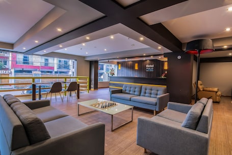 Flat-screen TV. Polo Santa Monica