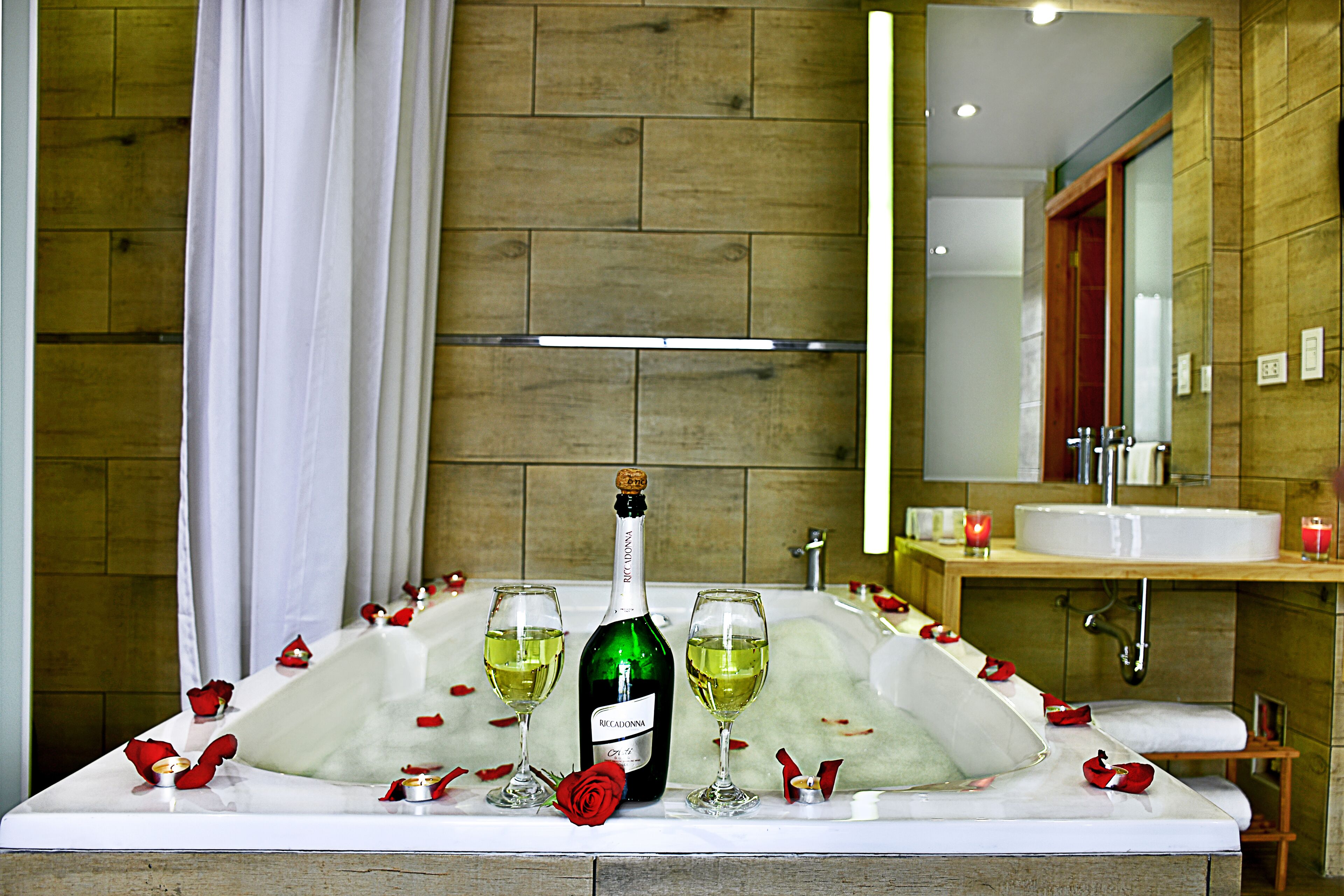 double room | deep-soaking bathtub