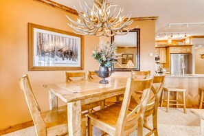 Condo, 2 habitaciones | Restaurantes