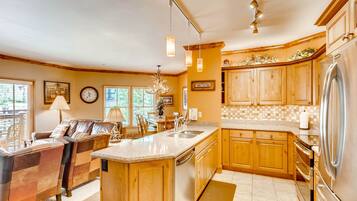 Condo, 2 Bedrooms | Private kitchen | Fridge, oven, coffee/tea maker, toaster