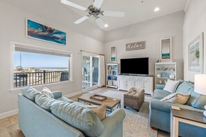 Una Smart TV, un reproductor de DVD, un futbolín, libros