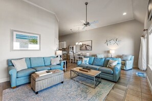 智能電視、DVD 播放機、足球機、書籍