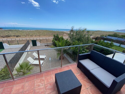 Les Dunes 06 - Beachfront, A/C, and with pool