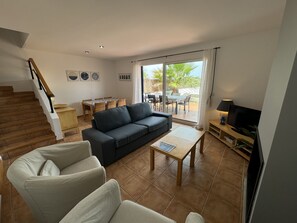 Televisie en een open haard