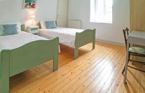 4 bedrooms, travel cot, free WiFi, bed sheets