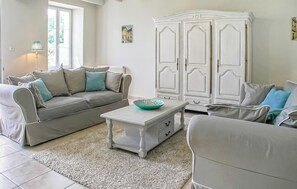 TV, fireplace, DVD player, ping pong