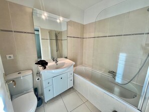 Bathtub, hair dryer, towels