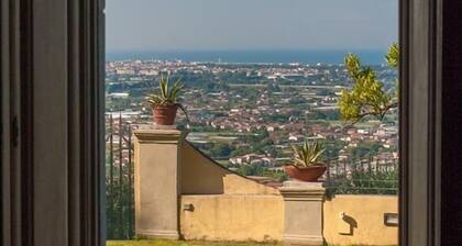 holiday vacation large villa italy, tuscany, lucca, pietrasanta, view of sea, sea views, pool, air conditioning, wedding
