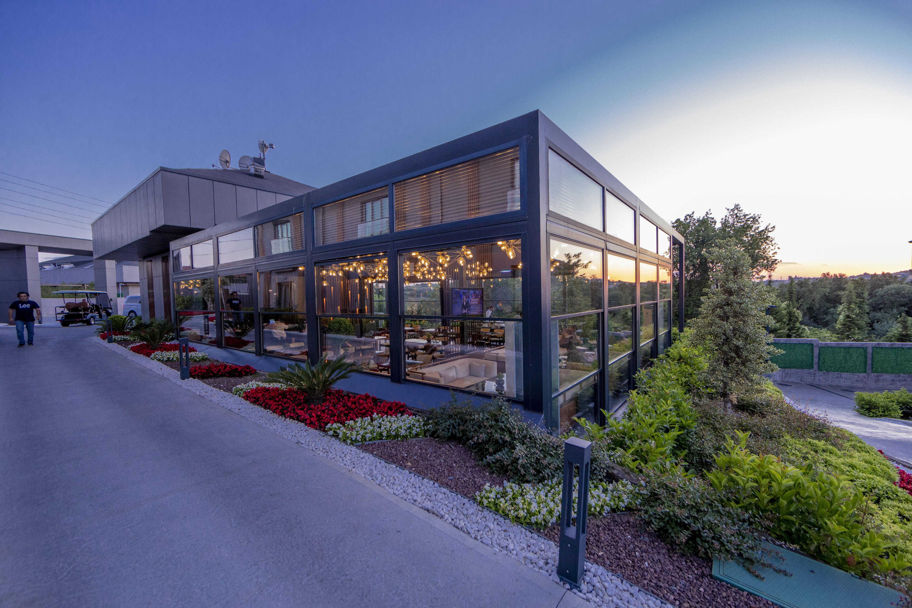 breakfast, lunch and dinner served