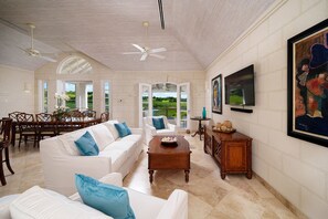 TV, lettore DVD, impianto stereo