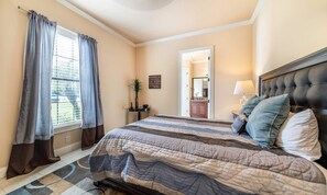 6 habitaciones, tabla de planchar con plancha, wifi y ropa de cama