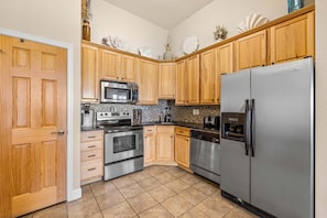 Coffee/tea maker, fridge, microwave, oven - FFR309 - Beach Bliss by FIrst Flight Rentals (Kill Devil Hills)