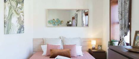 1 bedroom, iron/ironing board, travel cot, WiFi