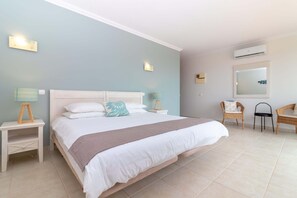 3 habitaciones, tabla de planchar con plancha, wifi y ropa de cama