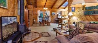 Cozy and Beautiful Home with Lush Private Setting! 🌺 - Volcano Village Cymbidium House 🌋