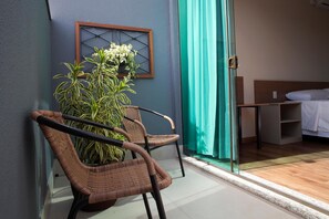 Minibar, desk, laptop workspace, free WiFi