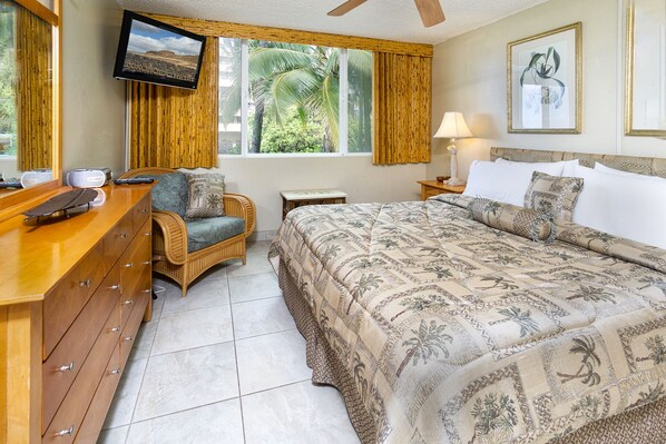1 bedroom, iron/ironing board, free WiFi, bed sheets - 🐬Amazing Lagoon & Garden Front Condo with Stunning Ocean Views! 🌅 - Hale Kona Kai 209 (Kailua Kona)