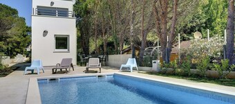 Beautiful villa with private pool 300 meters from beach