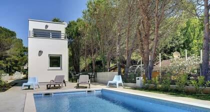 Villa mit Privatpool 300 Meter zum Strand
