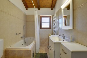 Bathtub, towels - Charming stone villa with private pool (Cehici)