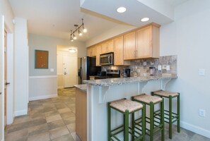 Fridge, microwave, oven, stovetop - FFR116 - Carolina Dreamin' by First Flight Rentals (Kill Devil Hills, NC 27948)