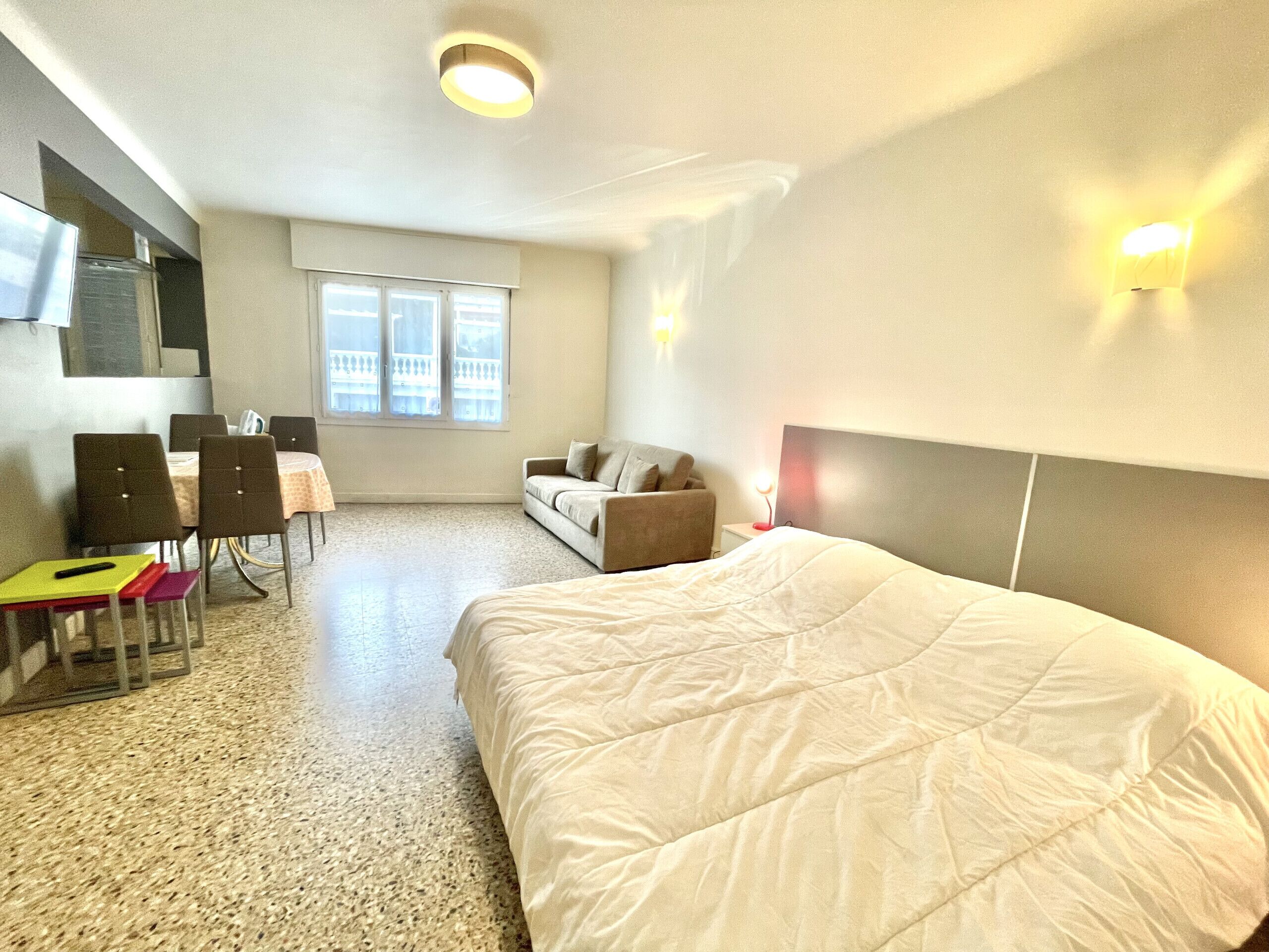 Iron/ironing board, internet, bed sheets