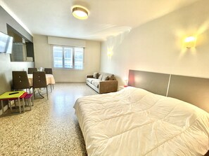 Bügeleisen/Bügelbrett, kostenloses WLAN, Bettwäsche