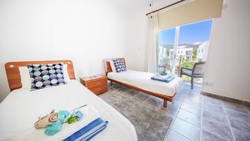 4 camere, tende oscuranti, ferro/asse da stiro, accesso a Internet