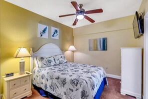 2 Schlafzimmer, Schreibtisch, Bügeleisen/Bügelbrett, WLAN