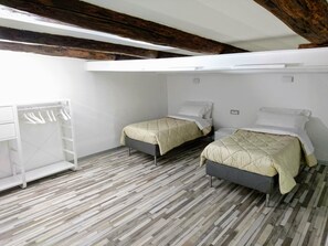 2 Schlafzimmer, Zimmersafe, Bügeleisen/Bügelbrett, WLAN