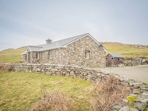 Unclassified image, 4 of 25, button