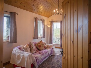 Living area - Errislannan Stone Cottage (Clifden)