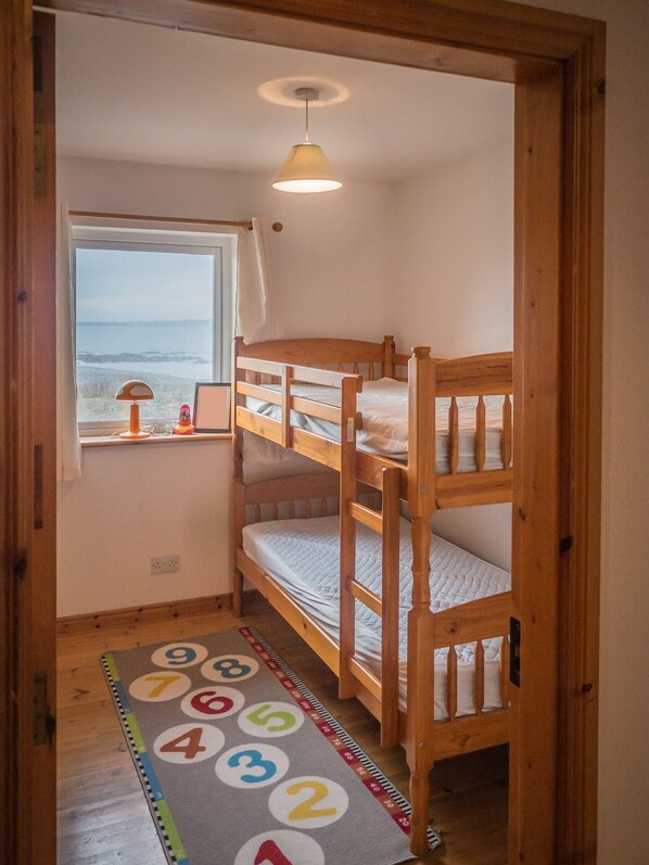 3 bedrooms, free WiFi, bed sheets