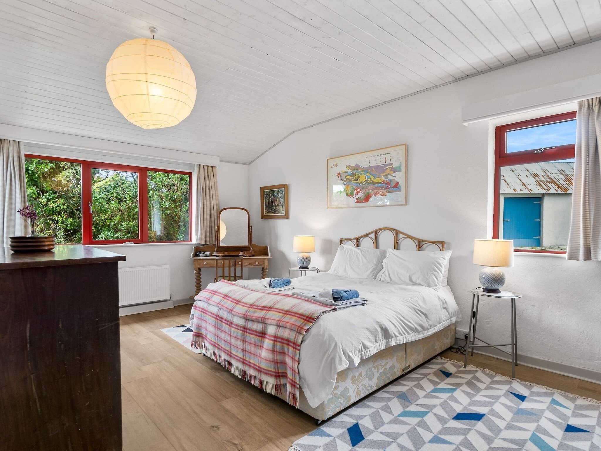 4 bedrooms, desk, iron/ironing board, travel cot