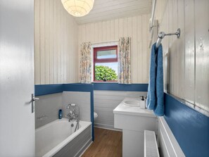 Bathroom - Salmon Cottage (Cashel)
