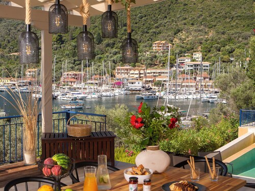 Villa Sivota, Exclusive sea front Villa with 99" Underground Cinema