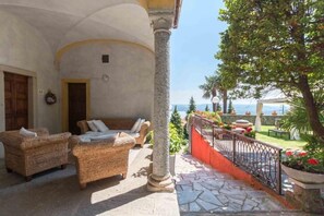 Terrace/patio - Lake Maggiori villa rentals, Italian Lakes villa rental, Lake Maggiori villa to let, villa with pool Lake Maggiori (Brovello)