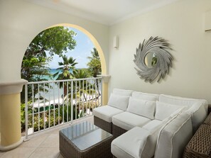 Property grounds - Modern Beachfront Condo with Pool - Sapphire 211 (Saint Lawrence Gap)