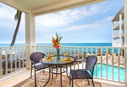 Real Oceanfront in Kona Walk 2 - Strand & Stadt - New Remodel - AC in ruhiger Lage