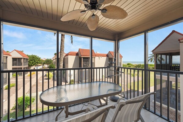 屋外ダイニングエリア